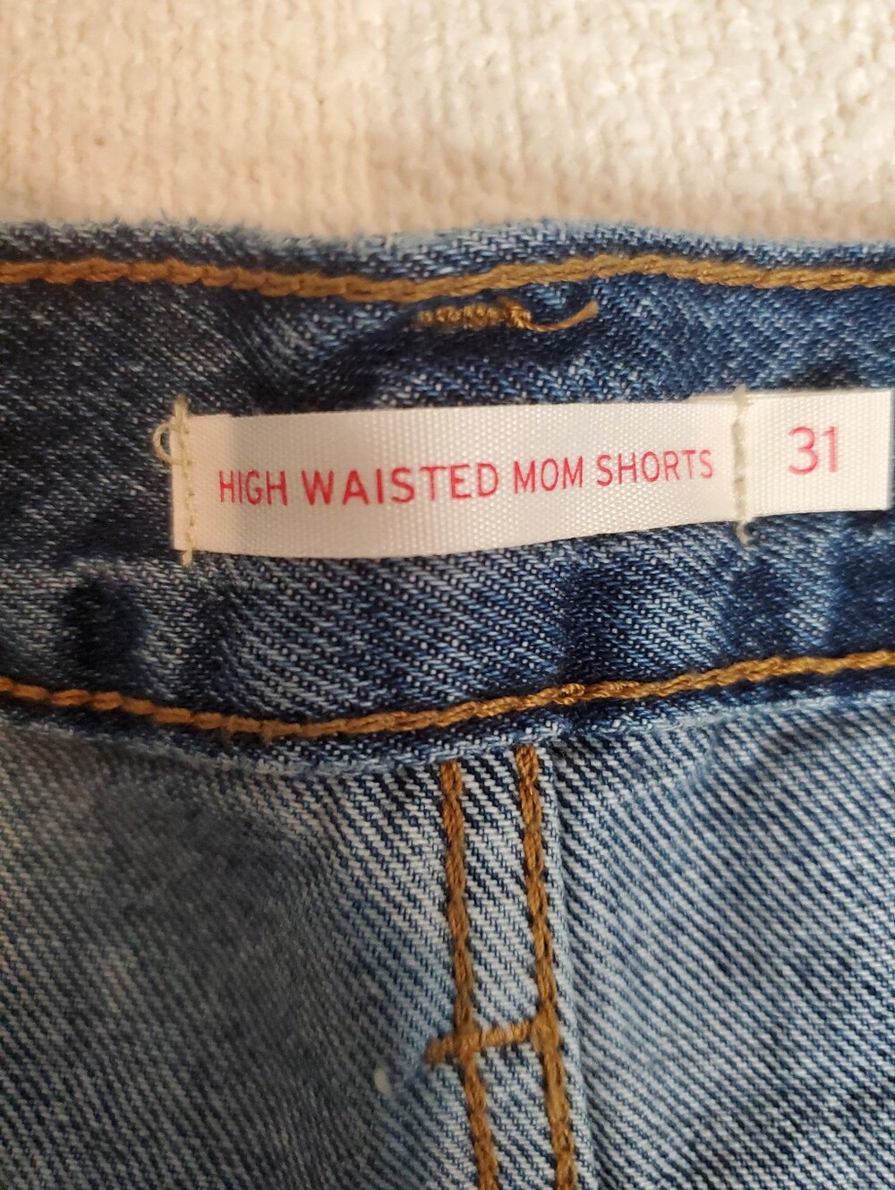 NWT Levi's High-Waisted Mom Shorts Blue Denim Womans Size 31(Size 12) - Picture 4 of 7